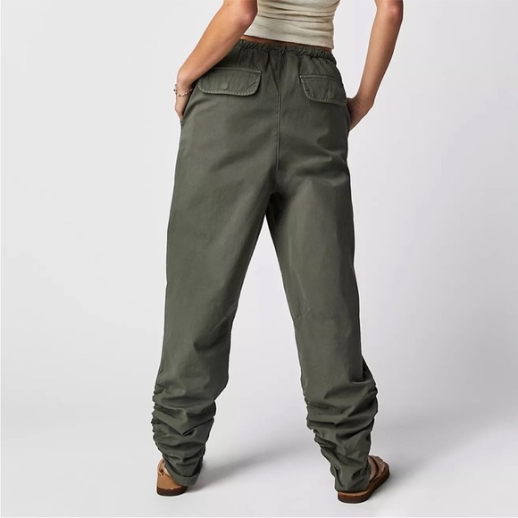 FREE PEOPLE Parachute‎ Jogger Pants in Hunter Army Green size XS Ruched Bottoms - Picture 2 of 9